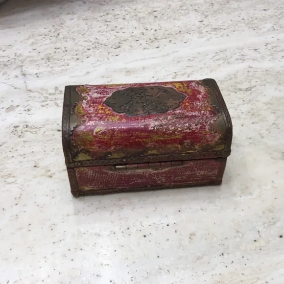 Vintage Miniature Wooden & Brass Treasure Trunk - Picture 3 of 8